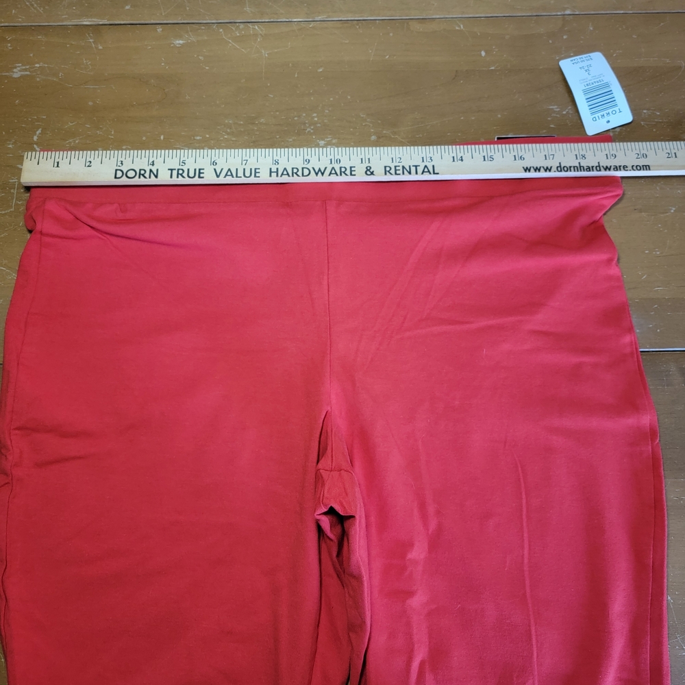 Torrid Women's Vibrant Red Cropped Pants Plus Size 3X NWT - Picture 7 of 8